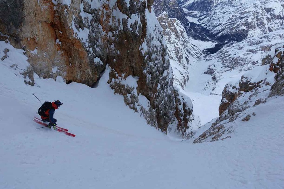 Extreme-Skiing in the Dolomites at Vallençant Couloir - Dolomiti SkiRock
